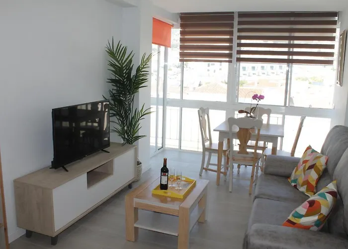 Luminoso Y Reformado Apartamento En Nerja
